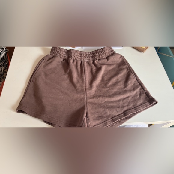 Comfy brown shorts - Picture 1 of 1